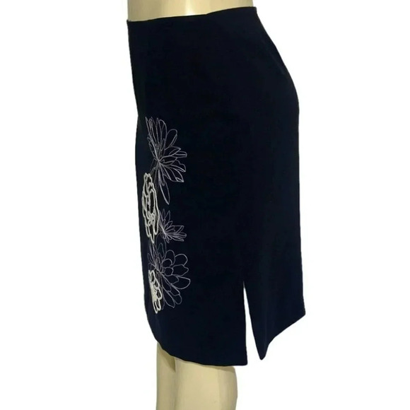 Charter Club 8P‎ black skirt with side slits and white embroidered flowers - Picture 2 of 6